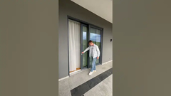 La porte coulissante du patio européen!